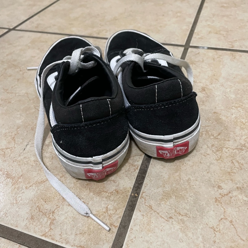 Vans Kids Sneakers Black and White - Picture 2 of 3